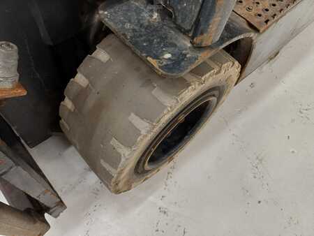 Chariots électriques à 4 roues 2015  Doosan B20T-7 (11)