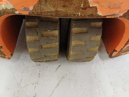 Chariots électriques à 4 roues 2015  Doosan B20T-7 (12)