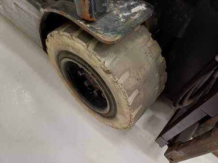 Chariots électriques à 4 roues 2015  Doosan B20T-7 (13)