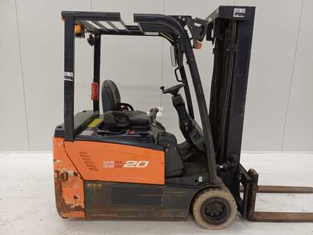 Chariots électriques à 4 roues 2015  Doosan B20T-7 (3)