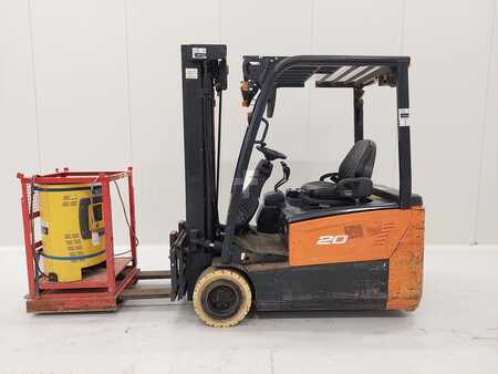 Chariots électriques à 4 roues 2015  Doosan B20T-7 (1)