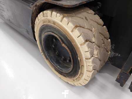 Chariots électriques à 4 roues 2015  Doosan B20T-7 (12)