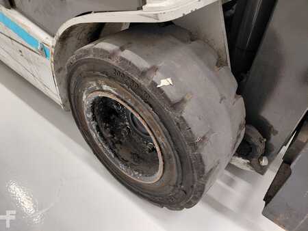 Elektromos 4 kerekű 2016  Unicarriers TX3-20L (17)