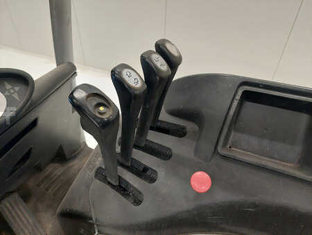 Carrelli elettrici 4 ruote 2017  Still RX 60-25 (7)