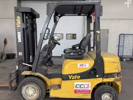 Empilhador diesel 2017  Yale GDP25MX (1)