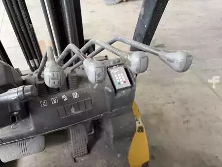 Empilhador diesel 2017  Yale GDP25MX (5)