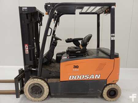 Eléctrica de 4 ruedas 2016  Doosan B30X-7 (2)