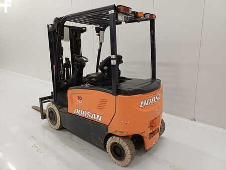 Eléctrica de 4 ruedas 2016  Doosan B30X-7 (4)