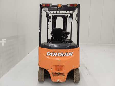 Eléctrica de 4 ruedas 2016  Doosan B30X-7 (5)
