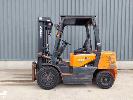 Wózki widłowe diesel 2016  Doosan D30G (1)