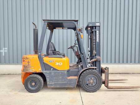Wózki widłowe diesel 2016  Doosan D30G (2)