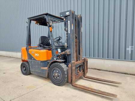 Wózki widłowe diesel 2016  Doosan D30G (3)