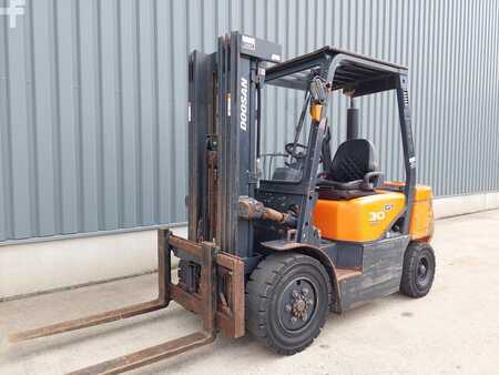 Wózki widłowe diesel 2016  Doosan D30G (4)