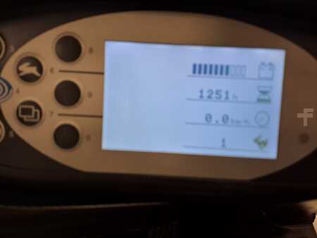 Chariots électriques à 4 roues 2018  Still RX 60-25 (6)