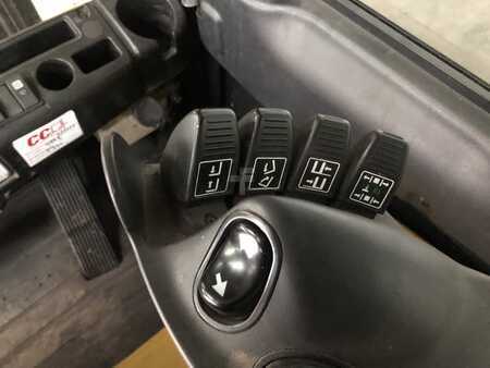 Carrelli elettrici 4 ruote 2018  Yale ERP25VL (6)