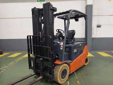 Carrelli elettrici 4 ruote 2019  Toyota 8FBMT25 (1)