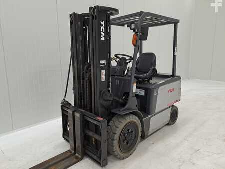 Carrelli elettrici 4 ruote 2010  TCM FB30-7 (1)