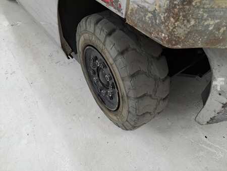 Carrelli elettrici 4 ruote 2010  TCM FB30-7 (12)