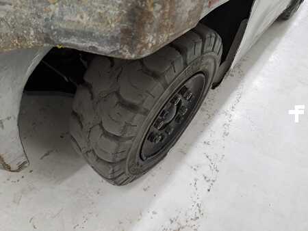 Carrelli elettrici 4 ruote 2010  TCM FB30-7 (13)