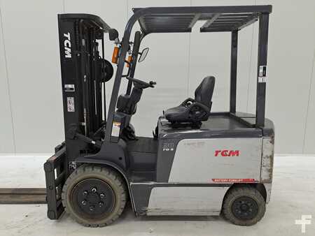 Carrelli elettrici 4 ruote 2010  TCM FB30-7 (2)