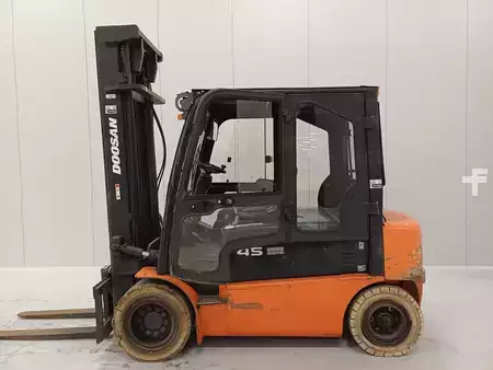 Elektro čtyřkolový VZV 2018  Doosan B45X-5 (1)