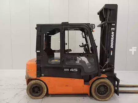 Elektro čtyřkolový VZV 2018  Doosan B45X-5 (3)