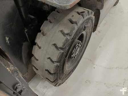 Gázüzemű targoncák 2012  TCM FHG15T3 (11)