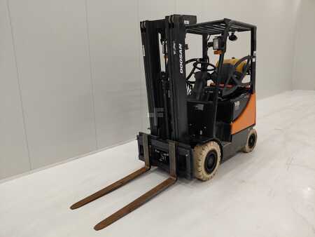 Empilhador a gás 2019  Doosan G18S-5 (1)