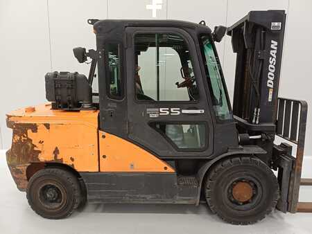 Chariots élévateurs diesel 2019  Doosan D55C-7 (3)