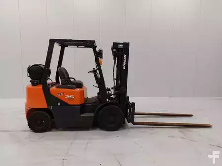 Empilhador a gás 2017  Doosan G25G (4)
