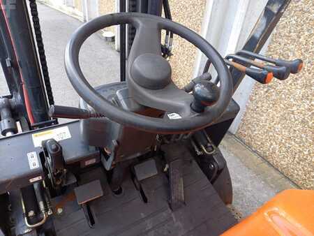 Wózki widłowe diesel 2011  Doosan D30G (7)