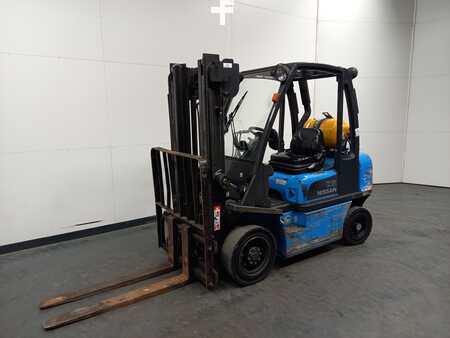 Treibgasstapler 2007  Nissan UD02A25PQ (1)