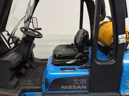 Treibgasstapler 2007  Nissan UD02A25PQ (4)