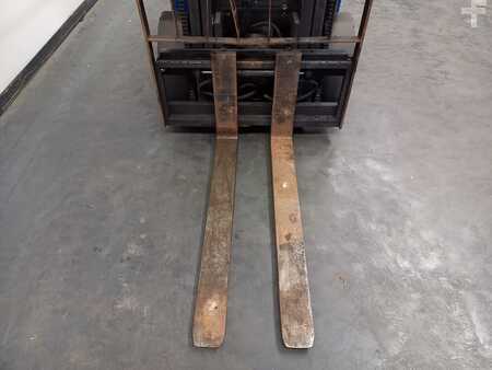Treibgasstapler 2007  Nissan UD02A25PQ (5)