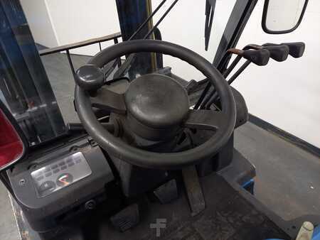 Treibgasstapler 2007  Nissan UD02A25PQ (7)