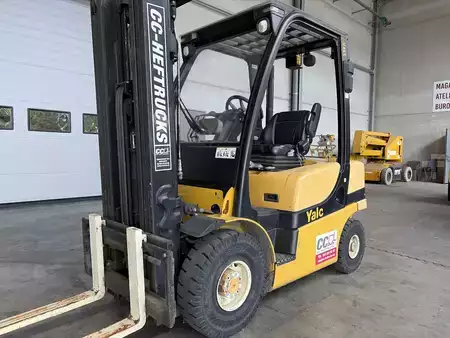 Carrelli elevatori diesel 2013  Yale GDP25VX (2)