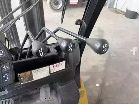 Carrelli elevatori diesel 2013  Yale GDP25VX (6)