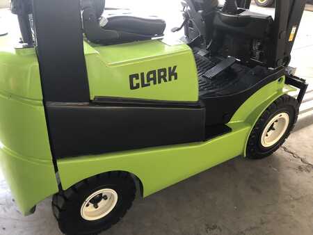 Clark C15D