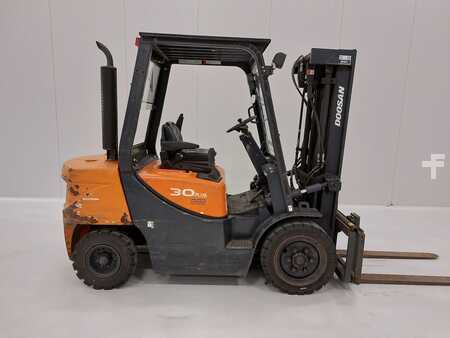 Chariots élévateurs diesel 2018  Doosan D30G PLUS (2)