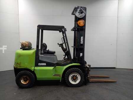 Propane Forklifts 2000  Clark CGP 45 (3)