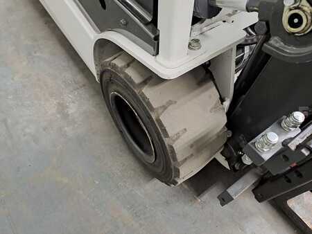 Eléctrico - 4 rodas 2015  Unicarriers AG1N1L18Q (15)