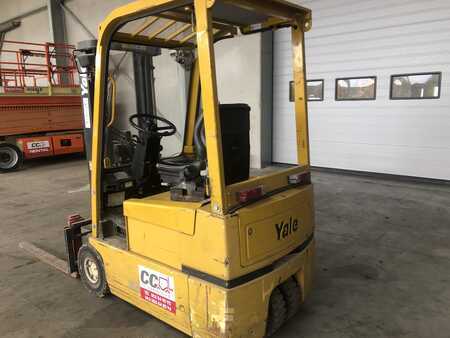 Chariots électriques à 4 roues 2004  Yale ERP16ATF (2)