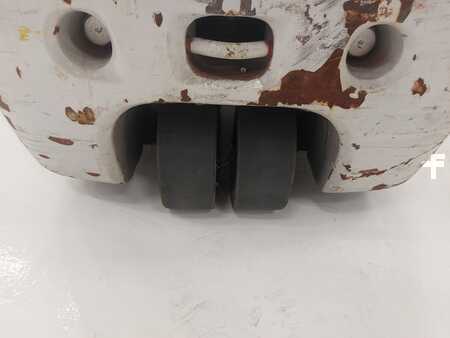 Carrelli elettrici 4 ruote 2014  Unicarriers AG1N1L16Q (17)