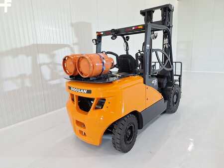 Gázüzemű targoncák 2023  Doosan G45S-7 (3)