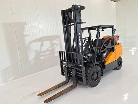 Gázüzemű targoncák 2023  Doosan G45S-7 (4)