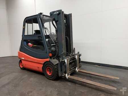 Elektro 4 Rad 2007  Linde E25-02 (1)