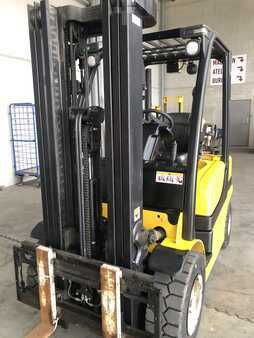 Treibgasstapler 2014  Yale GLP25VX (4)