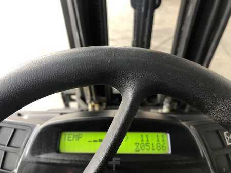 Treibgasstapler 2014  Yale GLP25VX (8)