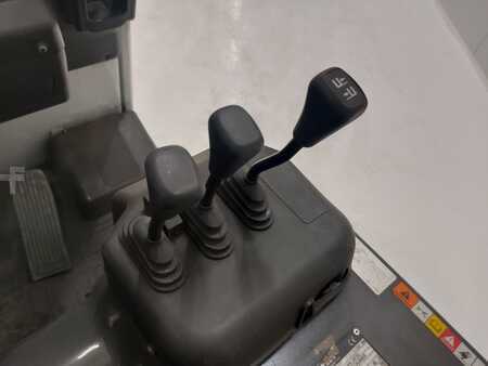 Carrelli elettrici 4 ruote 2014  Unicarriers AG1N1L16T (7)