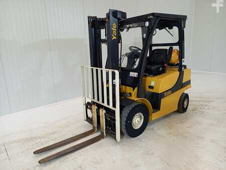 LPG heftrucks 2015  Yale GLP25VX (1)